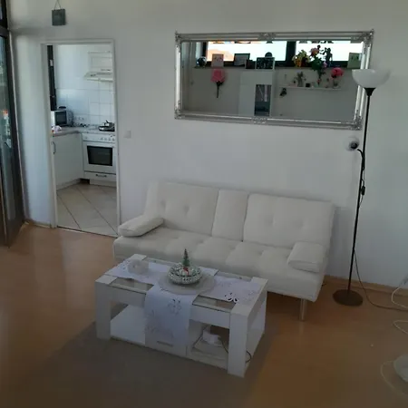 Leonardo Apartment